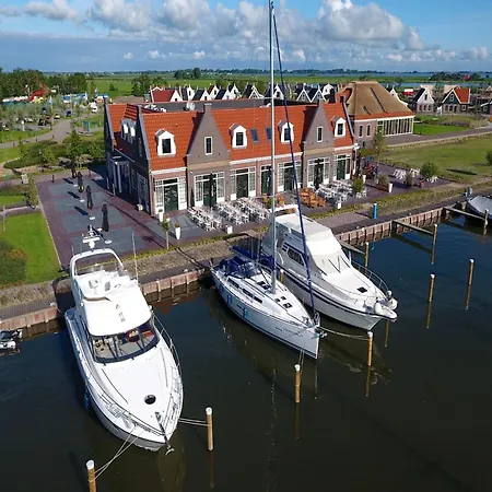Spacious On The Markermeer Uitdam